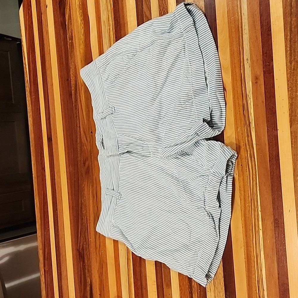 Womens cuffed striped shorts